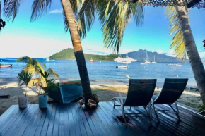 Dans la baie des Saintes Les pieds dans l'eau